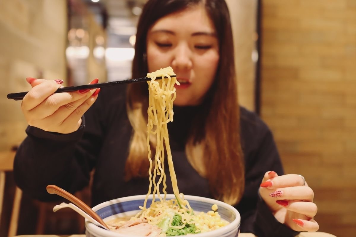 How To Eat Ramen