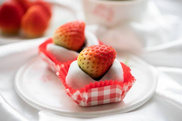 Ichigo Daifuku (Strawberry and Red Bean Mochi)